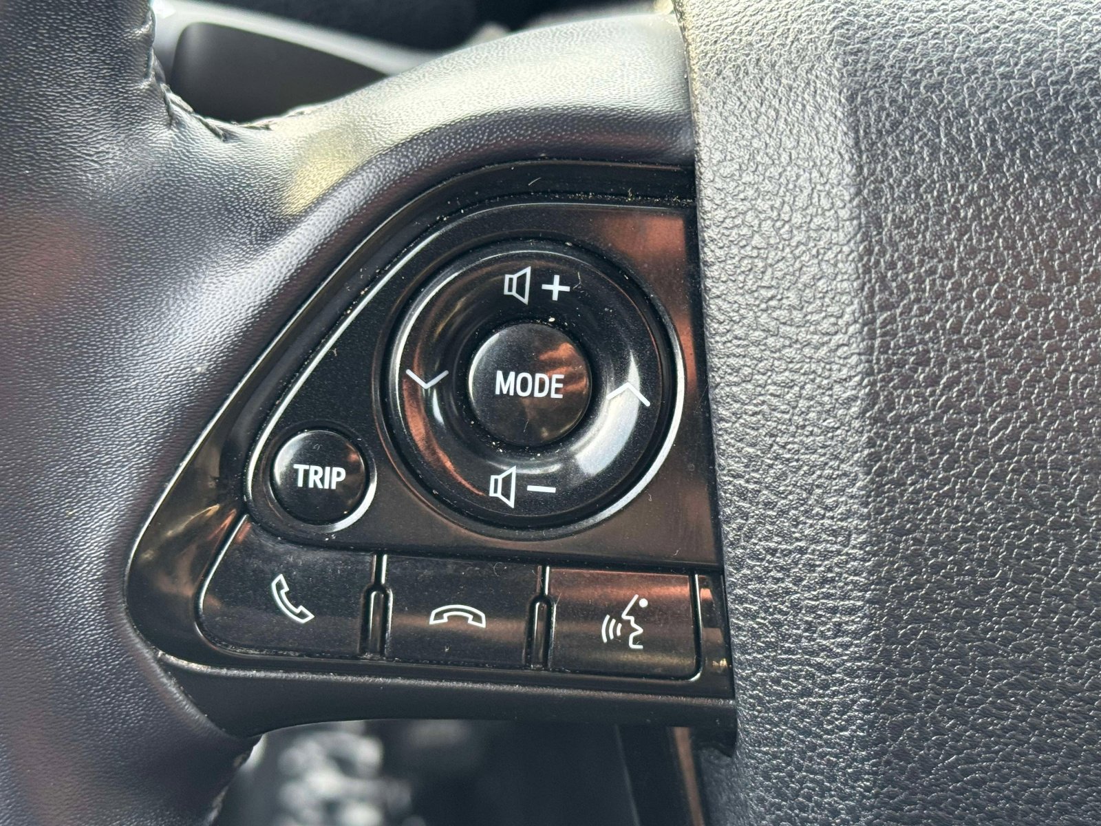 Used 2020 Toyota Prius Prime XLE FWD image 18