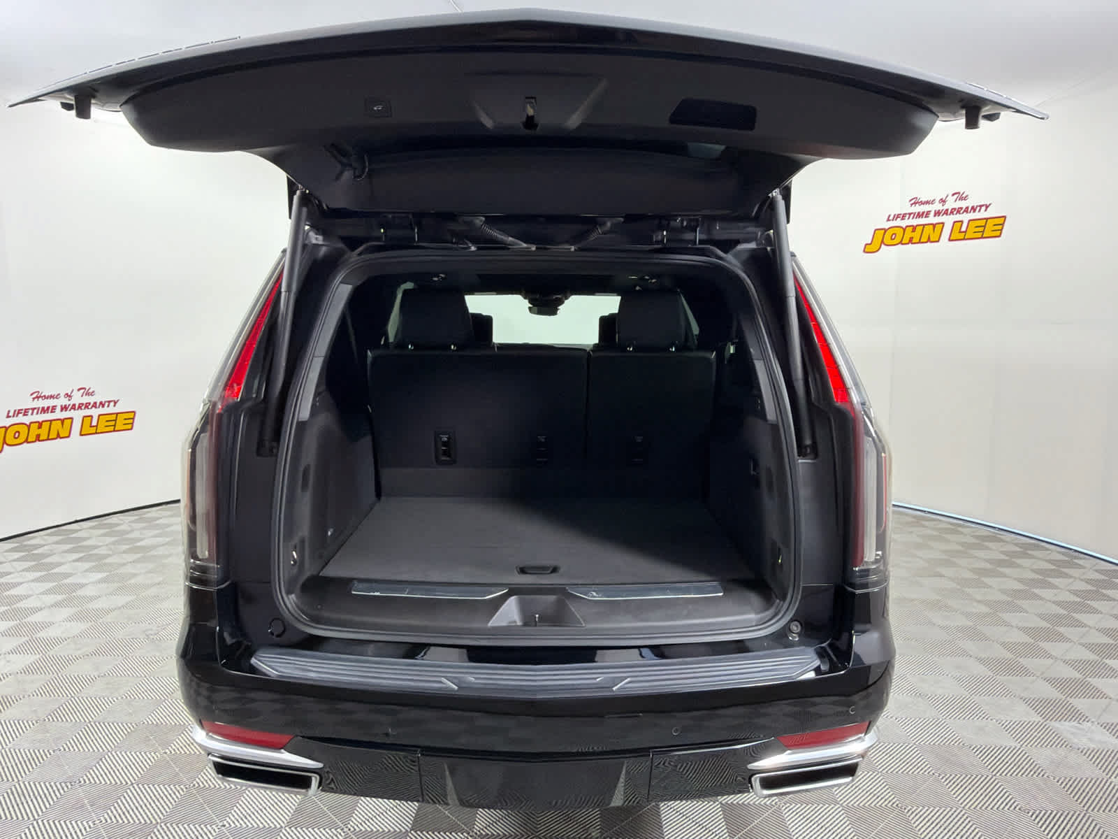 Used 2021 Cadillac Escalade ESV Premium Luxury RWD image 5