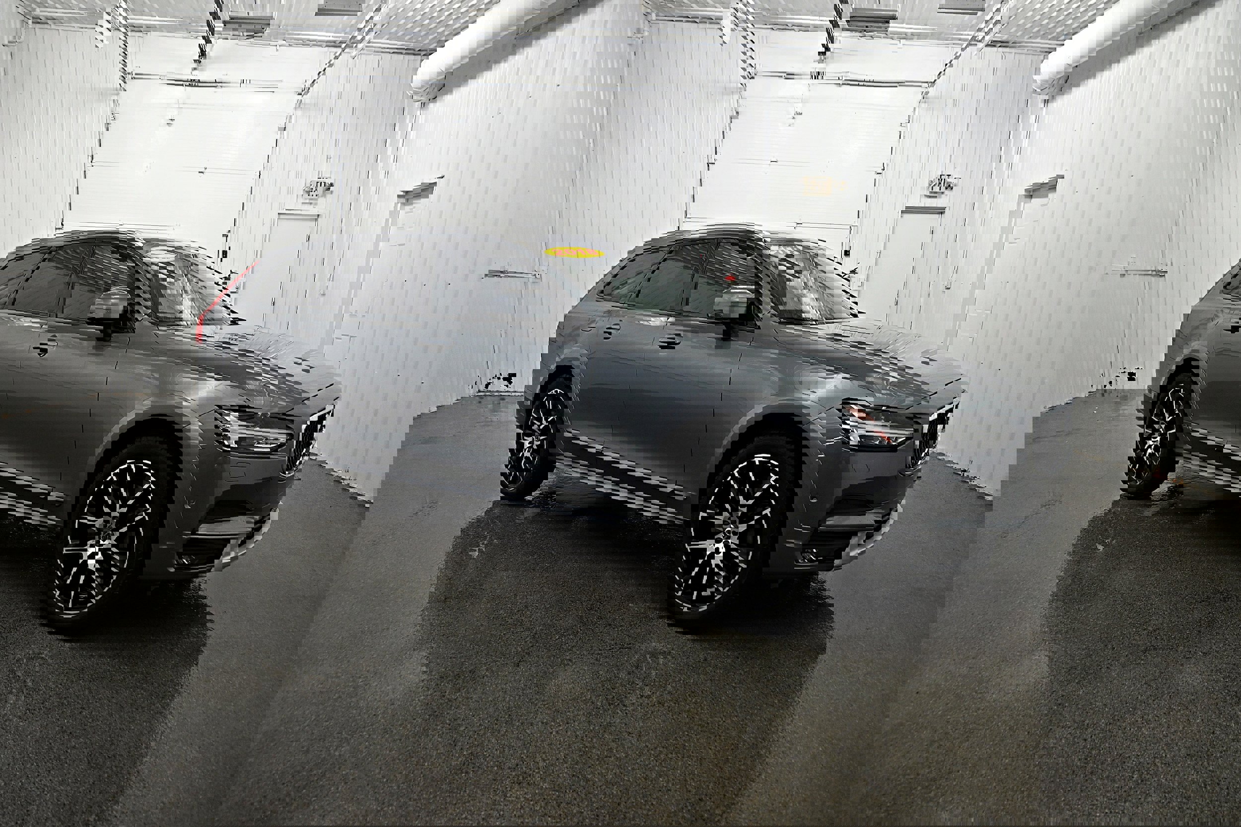 Used 2018 Volvo V90 T6 Cross Country w/ Convenience Package AWD/4WD image 2