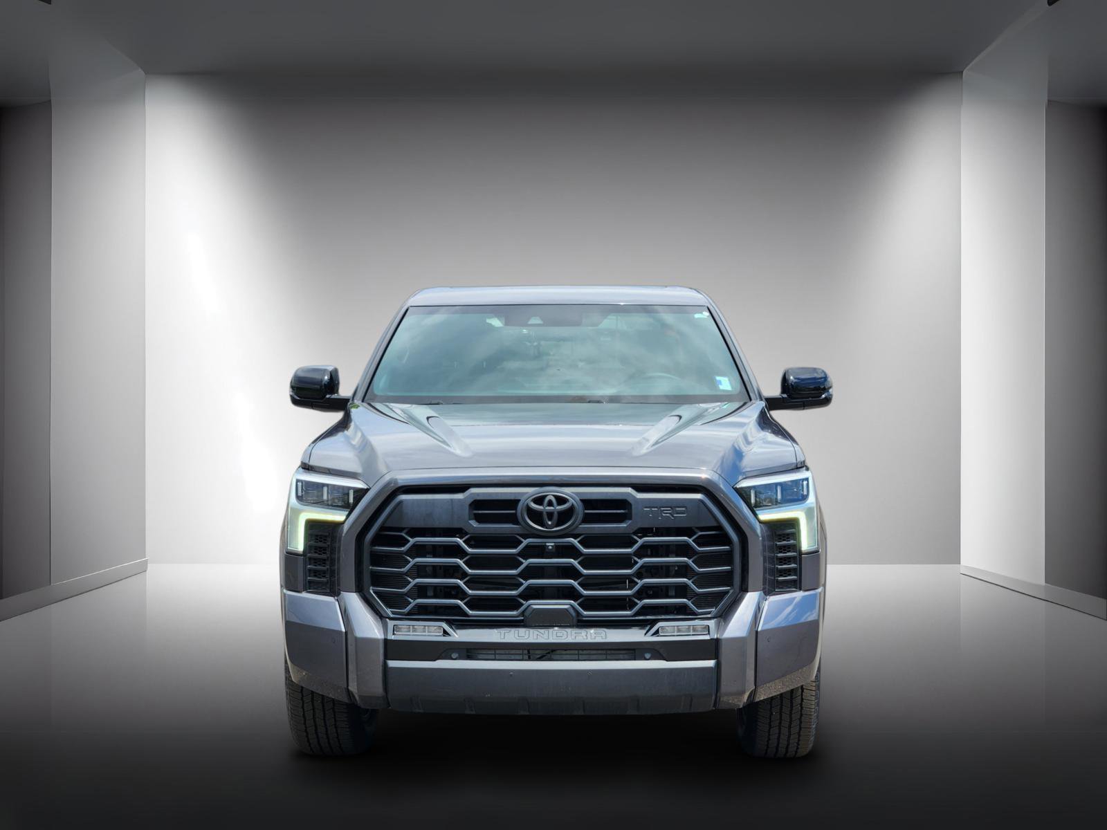 Used 2025 Toyota Tundra Limited AWD/4WD image 5