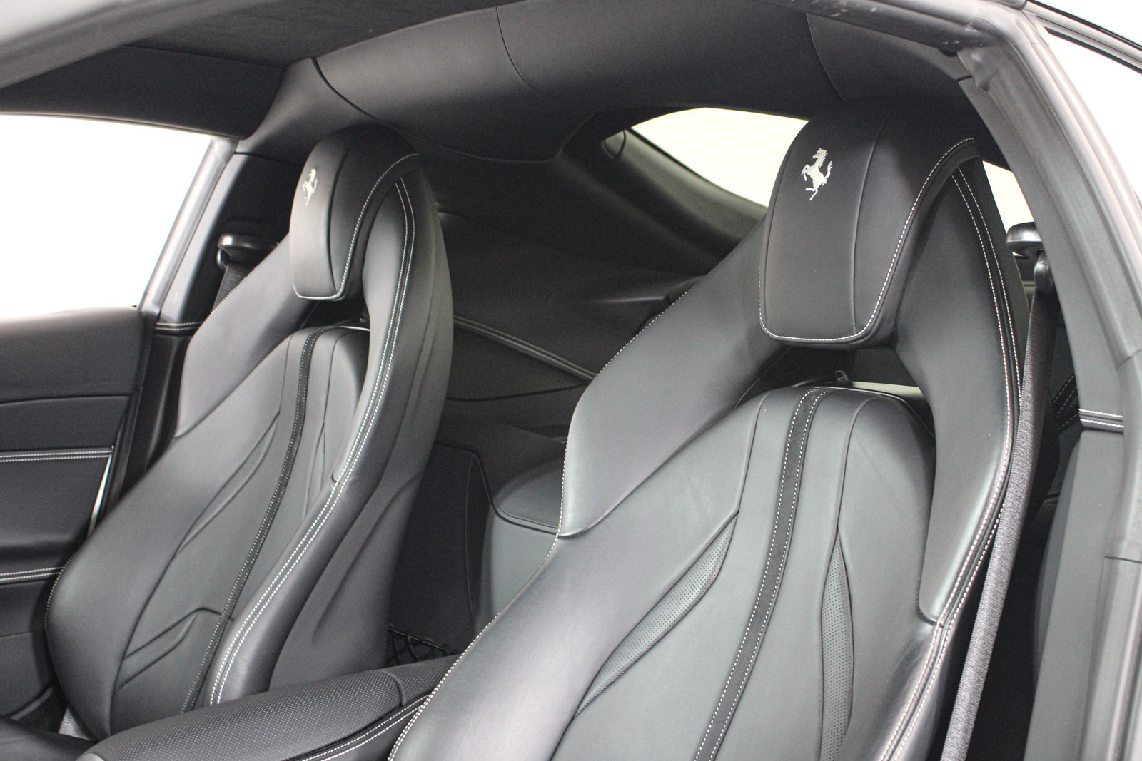 Used 2019 Ferrari 812 Superfast RWD image 33