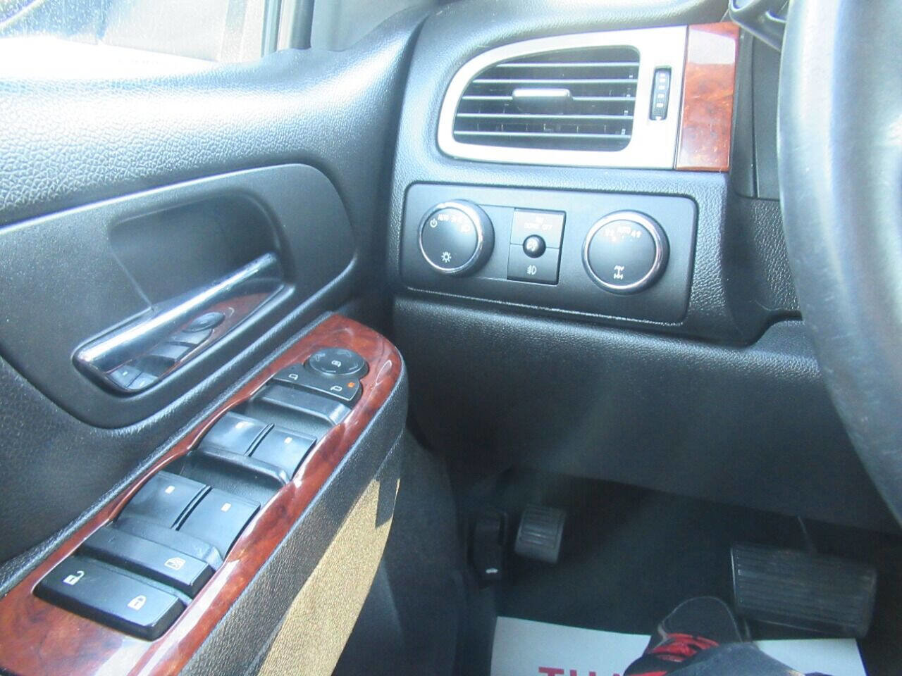 Used 2013 Chevrolet Suburban LS w/ Convenience Package 1 image 20