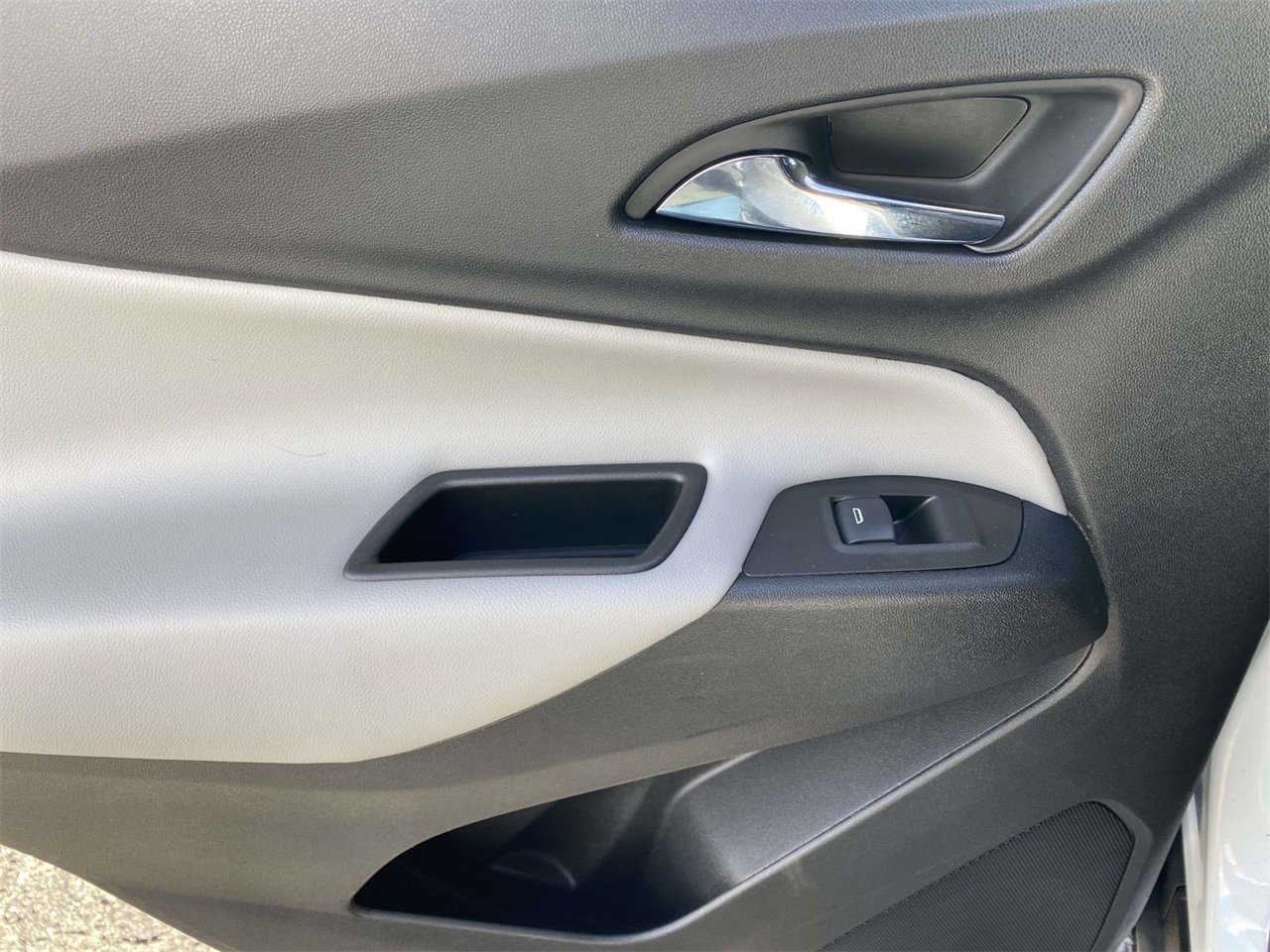 Used 2022 Chevrolet Equinox LS w/ LS Convenience Package image 12