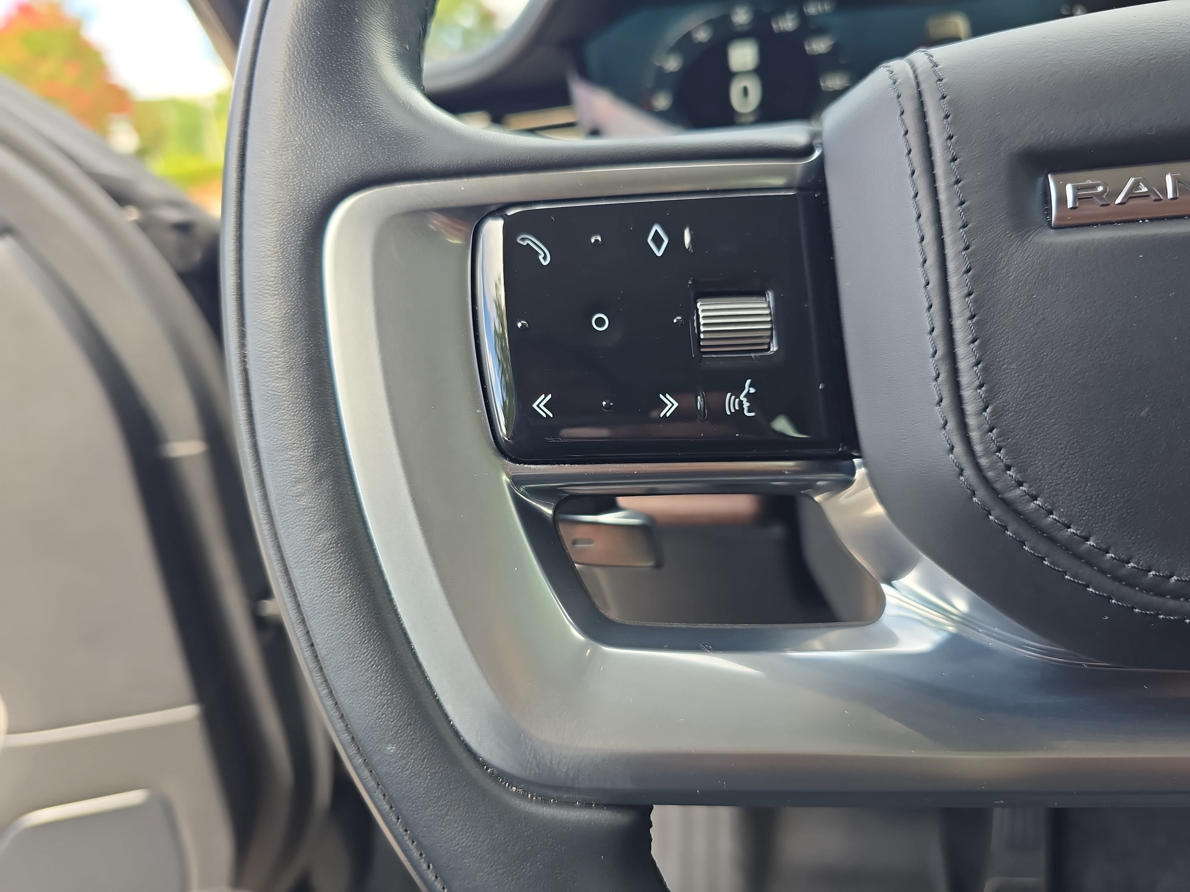Certified 2023 Land Rover Range Rover SE AWD/4WD image 17