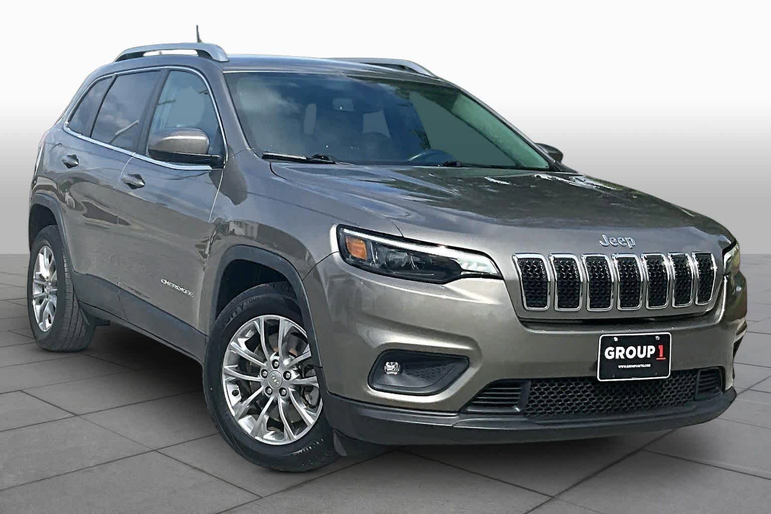 Used 2019 Jeep Cherokee Latitude Plus w/ Comfort/Convenience Group FWD image 3