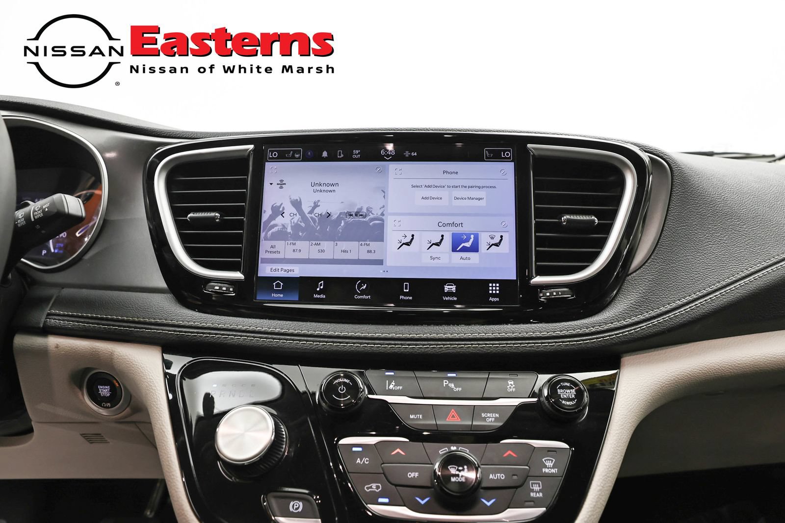 Used 2023 Chrysler Pacifica Touring-L FWD image 12