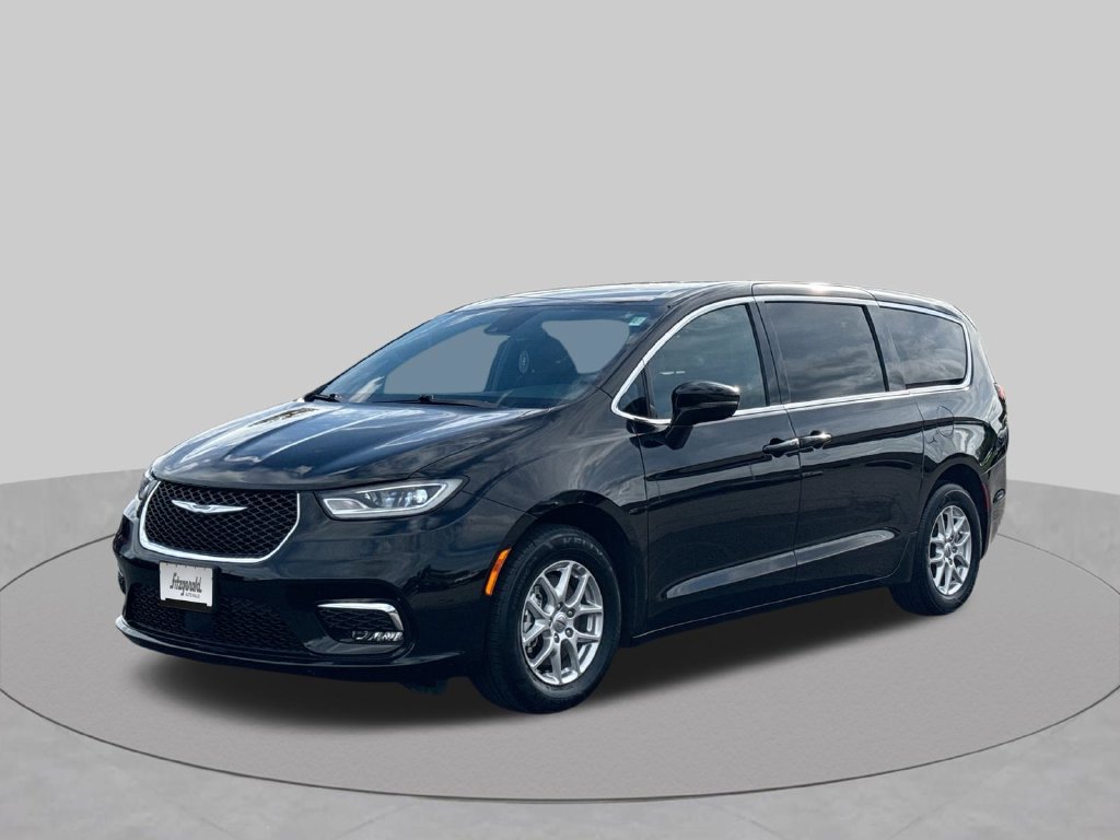 Used 2024 Chrysler Pacifica Touring FWD image 4