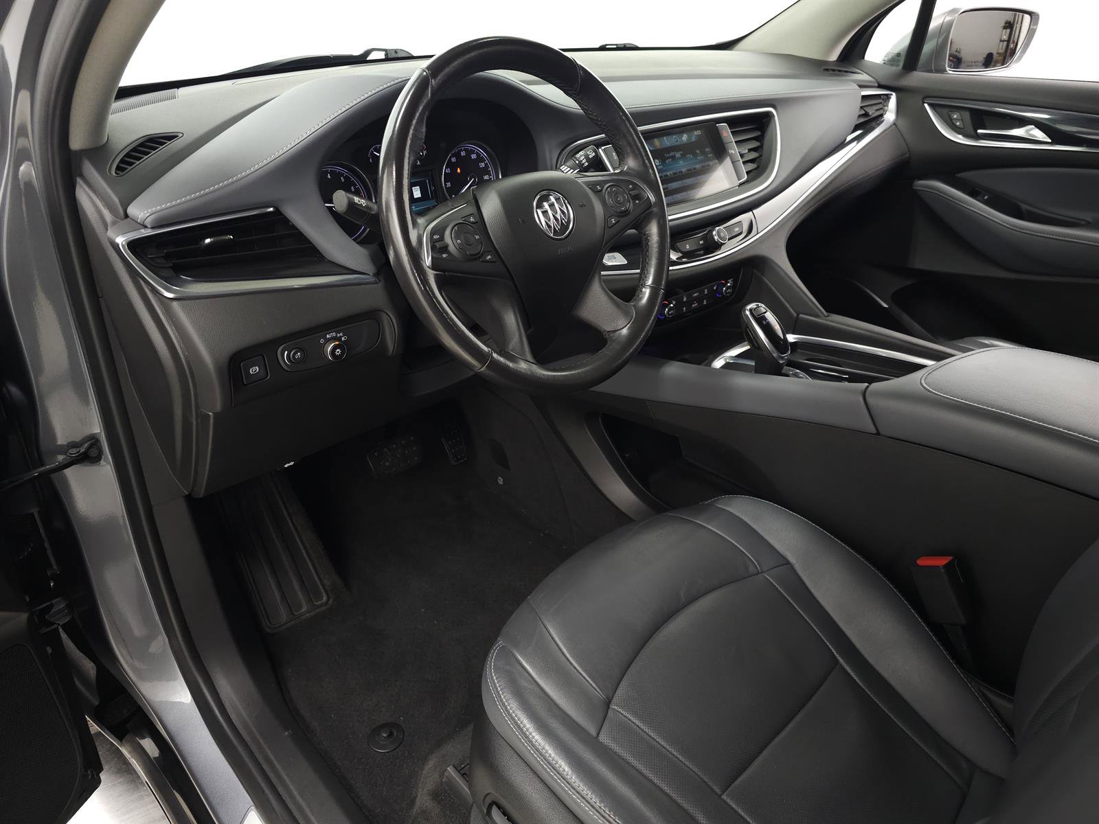 Used 2019 Buick Enclave Essence image 16