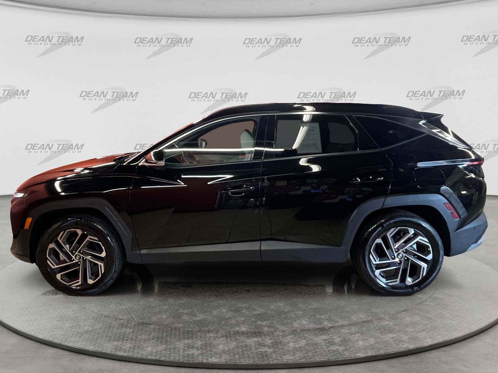 Used 2025 Hyundai Tucson Limited w/ Tow & Go Package AWD/4WD image 4