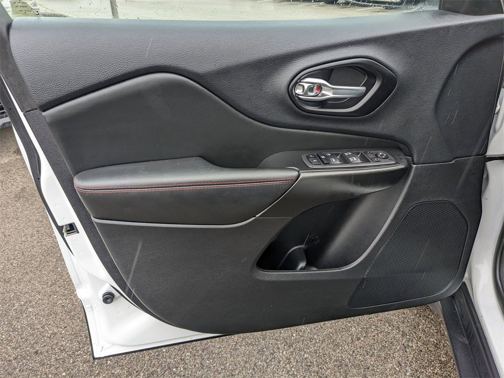 Used 2022 Jeep Cherokee Trailhawk image 10