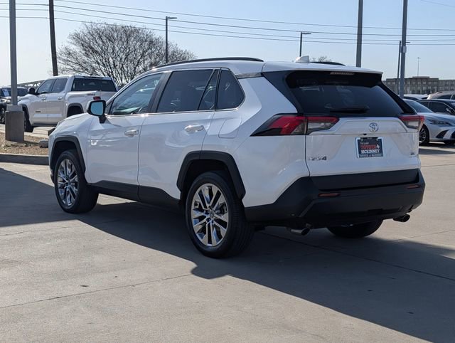 Used 2020 Toyota RAV4 XLE Premium image 8