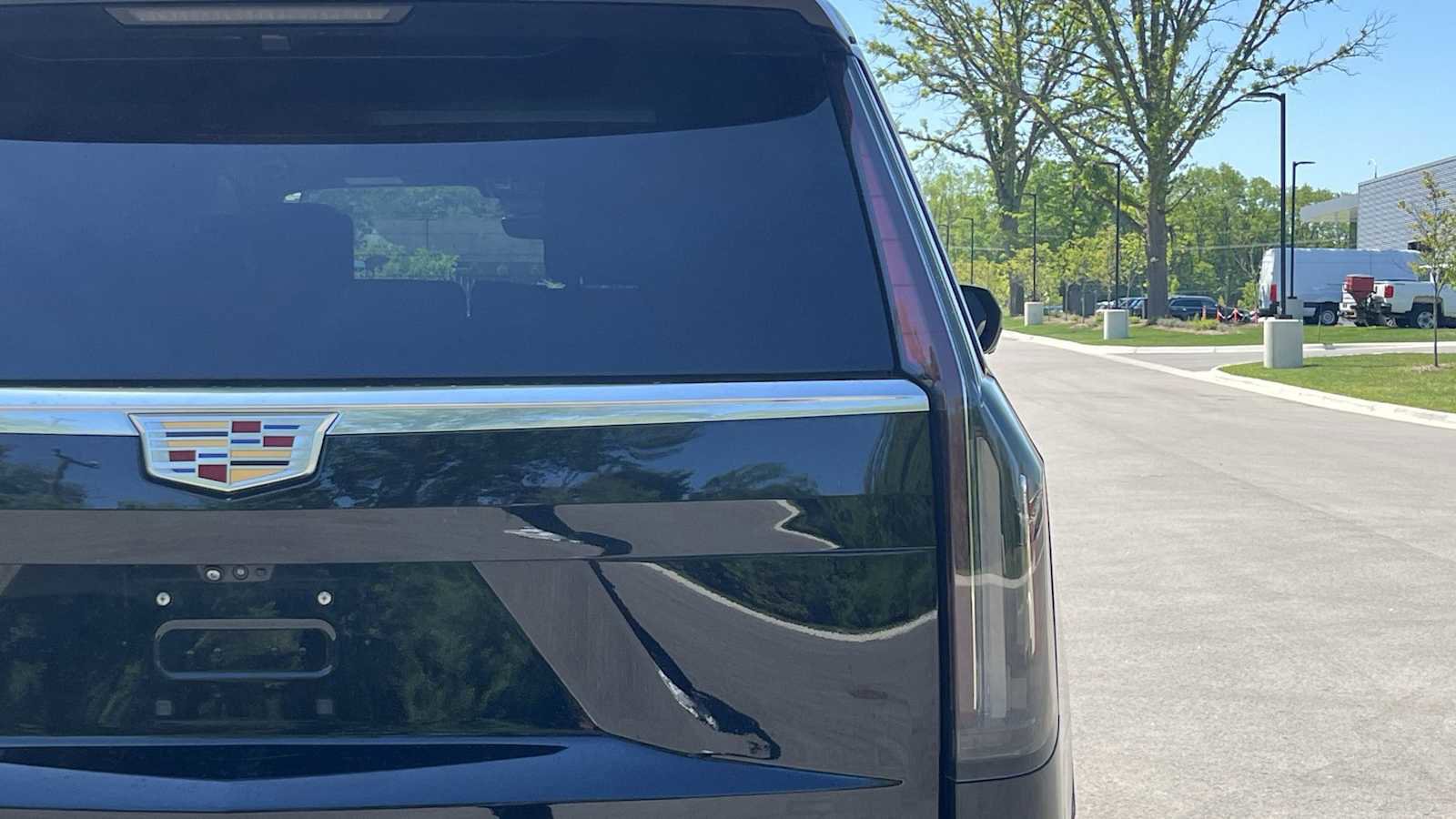 Used 2021 Cadillac Escalade Premium Luxury AWD/4WD image 15