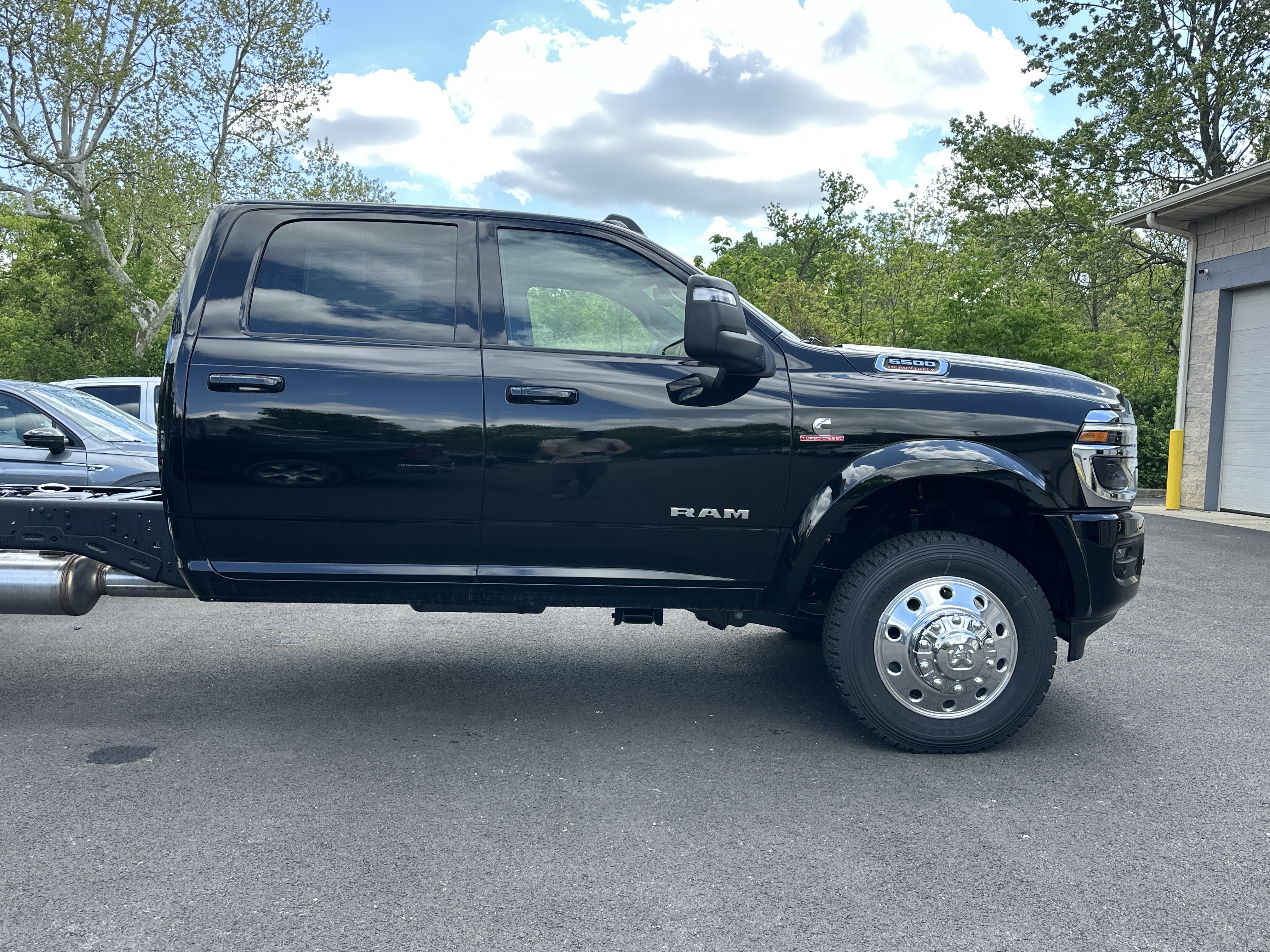 New 2026 RAM 5500 4x4 Crew Cab w/ Laramie Trim Package image 19