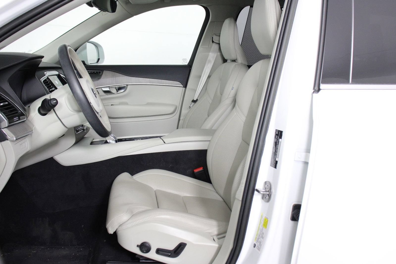 Used 2023 Volvo XC90 T8 Ultimate AWD/4WD image 31