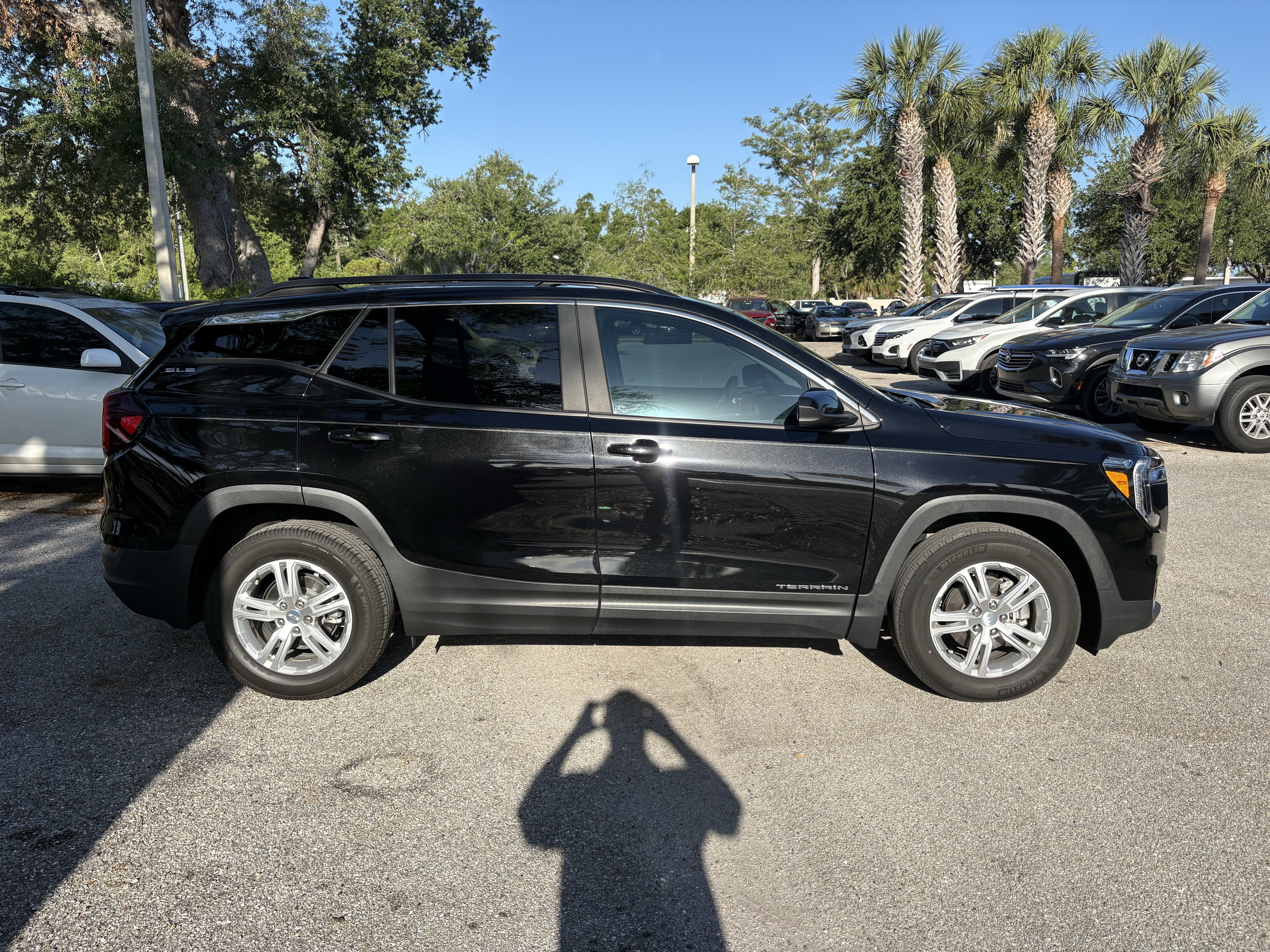Used 2022 GMC Terrain SLE w/ Driver Convenience Package FWD image 8
