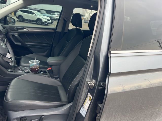 Used 2022 Volkswagen Tiguan SE w/ Panoramic Sunroof Package image 6