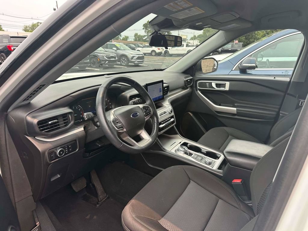 Used 2022 Ford Explorer XLT AWD/4WD image 16
