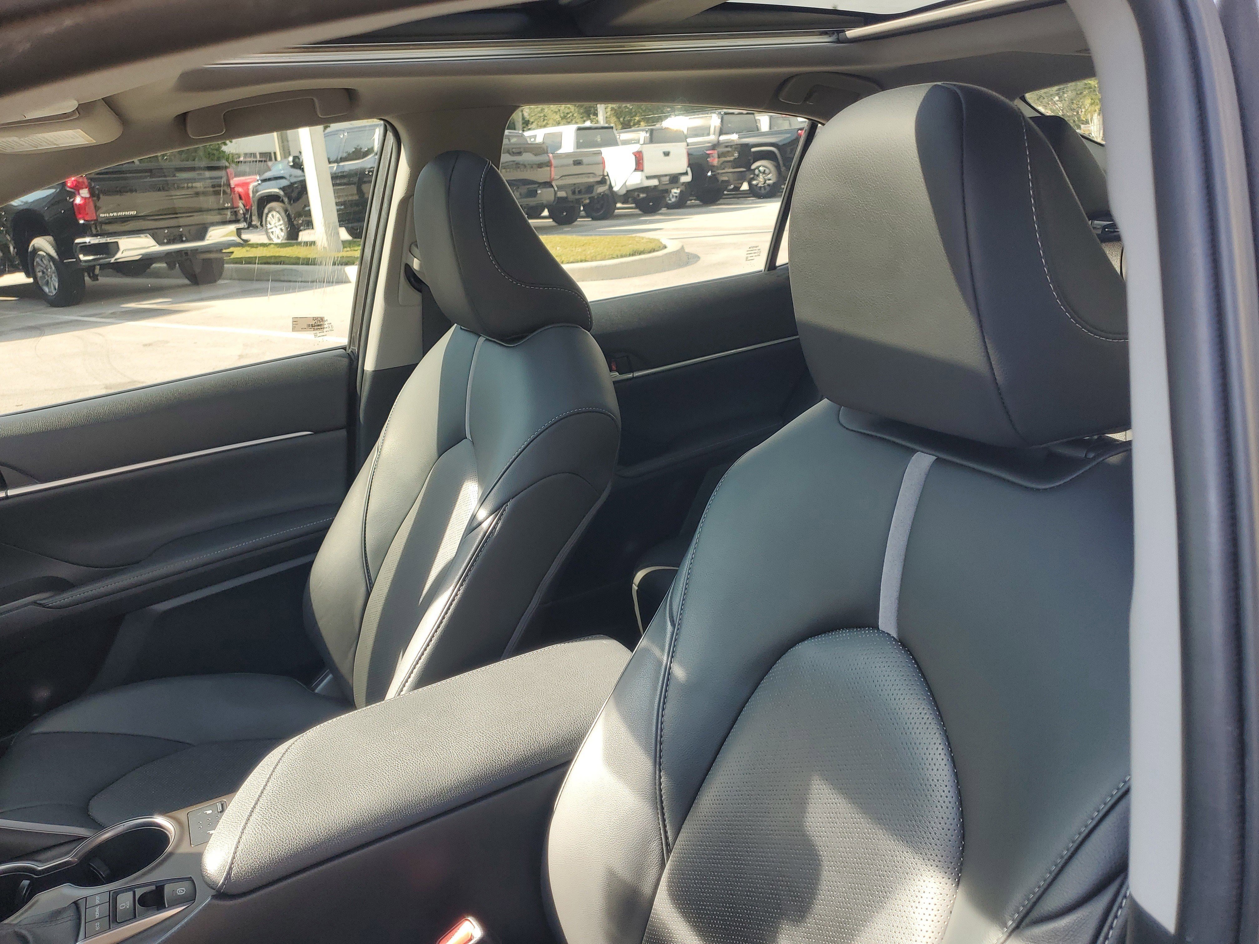 Used 2022 Toyota Camry XSE image 17