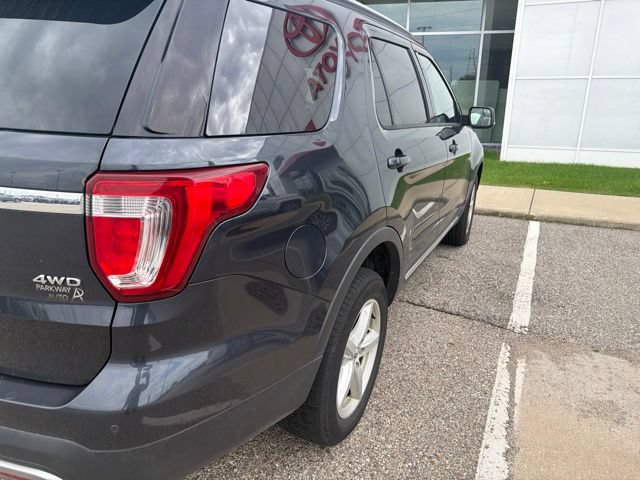 Used 2017 Ford Explorer XLT AWD/4WD image 8