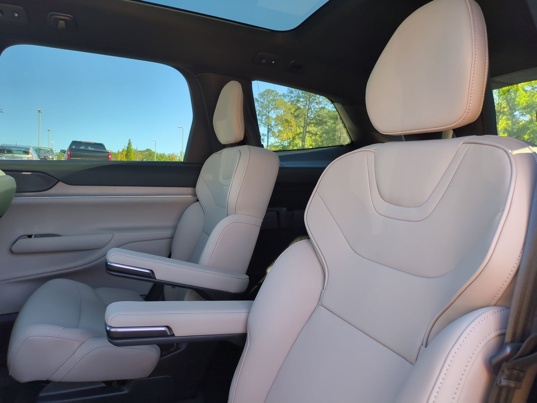 Used 2025 Volvo EX90 Ultra AWD/4WD image 30