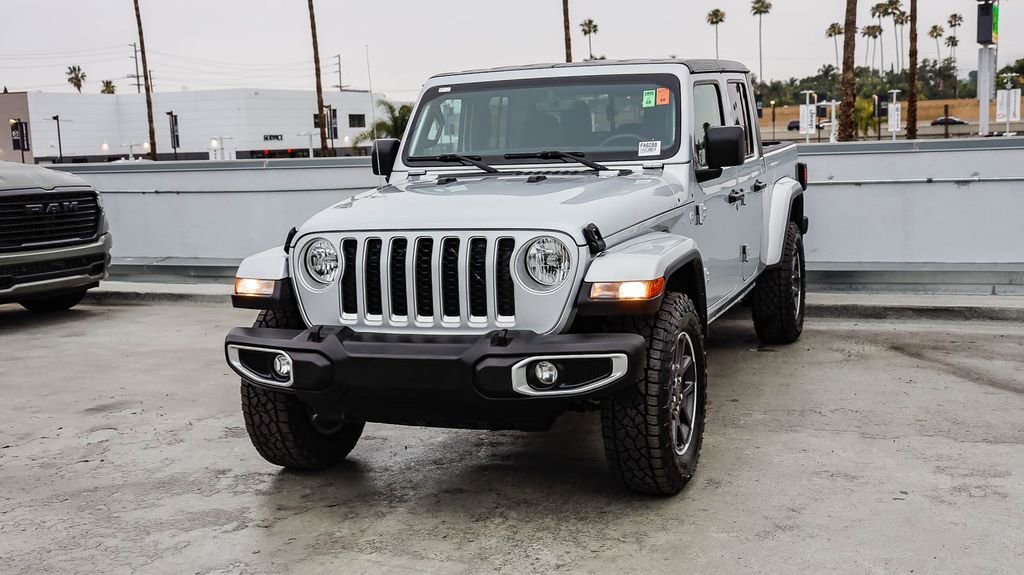 Used 2023 Jeep Gladiator Overland AWD/4WD image 4