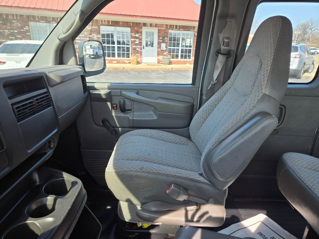 Used 2006 GMC Savana 1500 Passenger RWD image 34