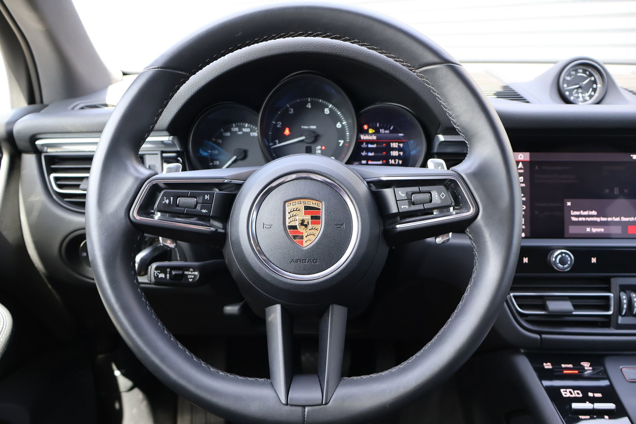 Certified 2023 Porsche Macan image 15