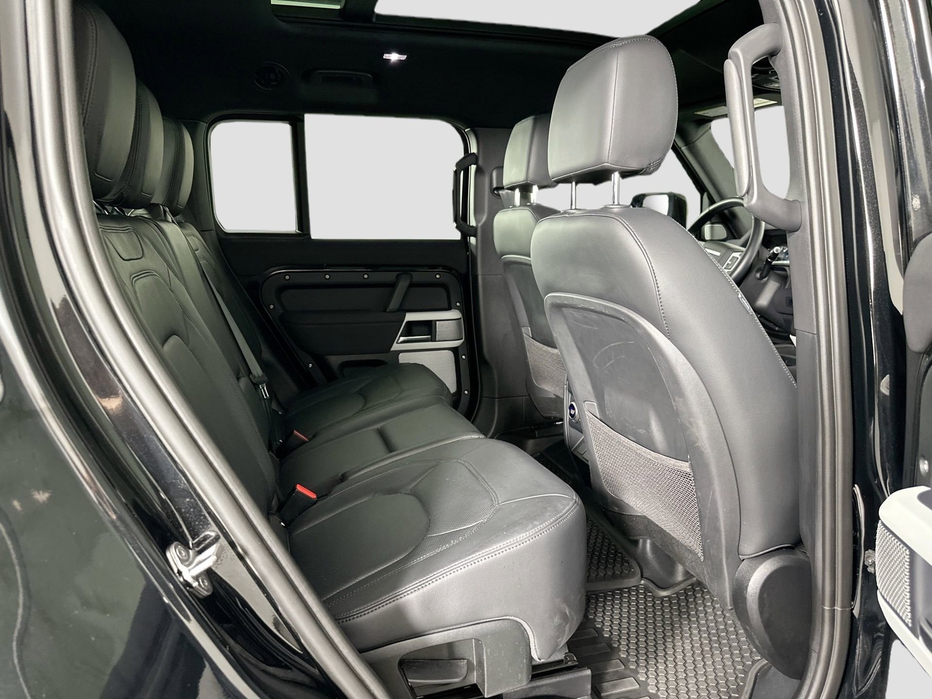 Certified 2023 Land Rover Defender 130 SE image 26