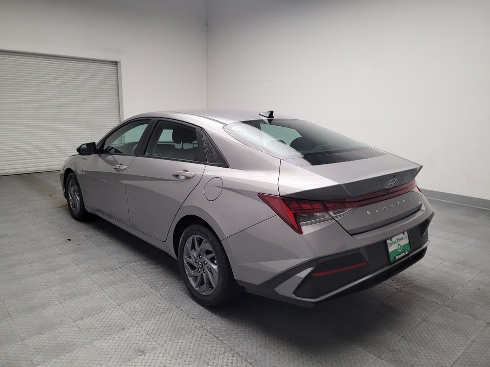 Used 2024 Hyundai Elantra Blue FWD image 5