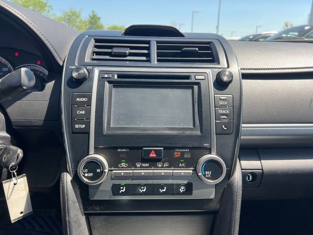 Used 2014 Toyota Camry SE w/ Moonroof Package FWD image 16