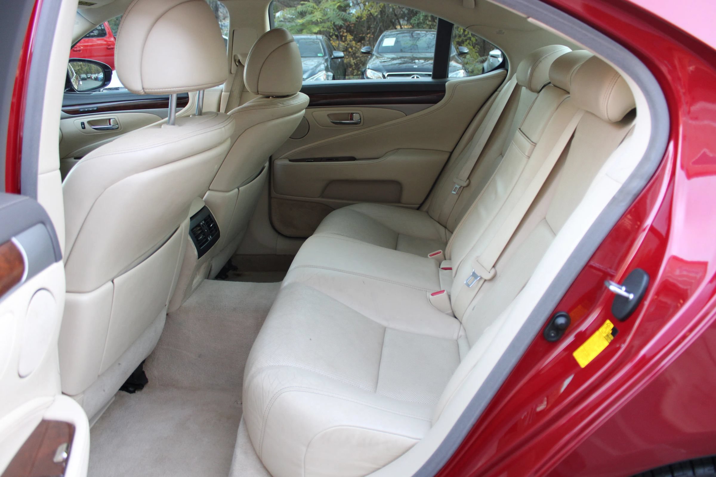 Used 2013 Lexus LS 460 w/ Comfort Pkg RWD image 22