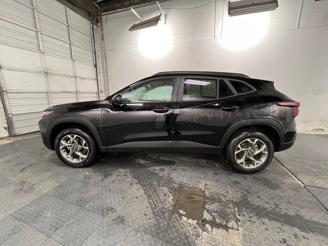 Used 2025 Chevrolet Trax LT w/ LT Convenience Package image 5