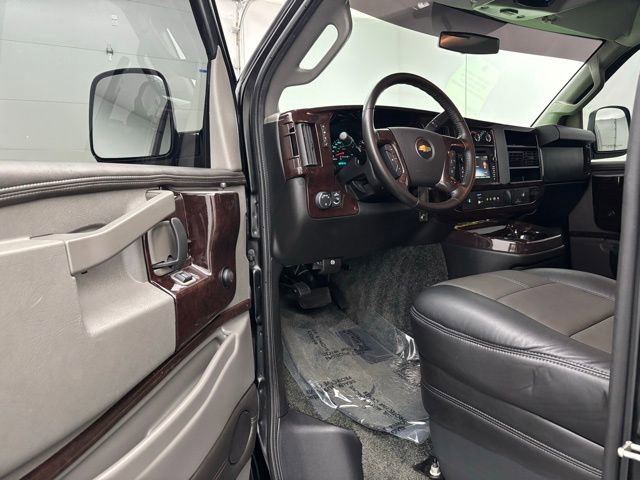 Used 2017 Chevrolet Express 2500 Extended image 24