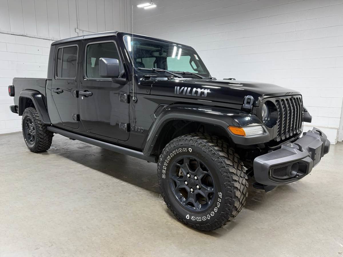 Used 2023 Jeep Gladiator Sport image 3