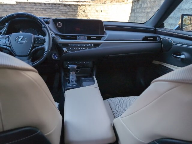 Used 2021 Lexus ES 300h w/ Luxury Package image 21