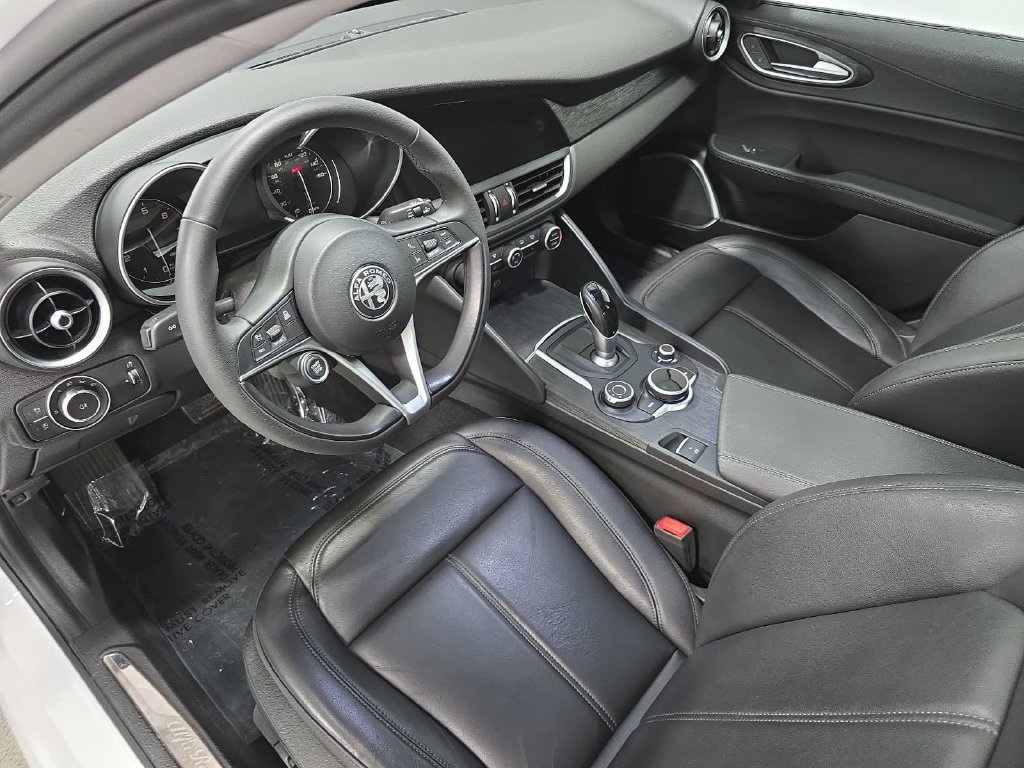 Used 2019 Alfa Romeo Giulia AWD image 4