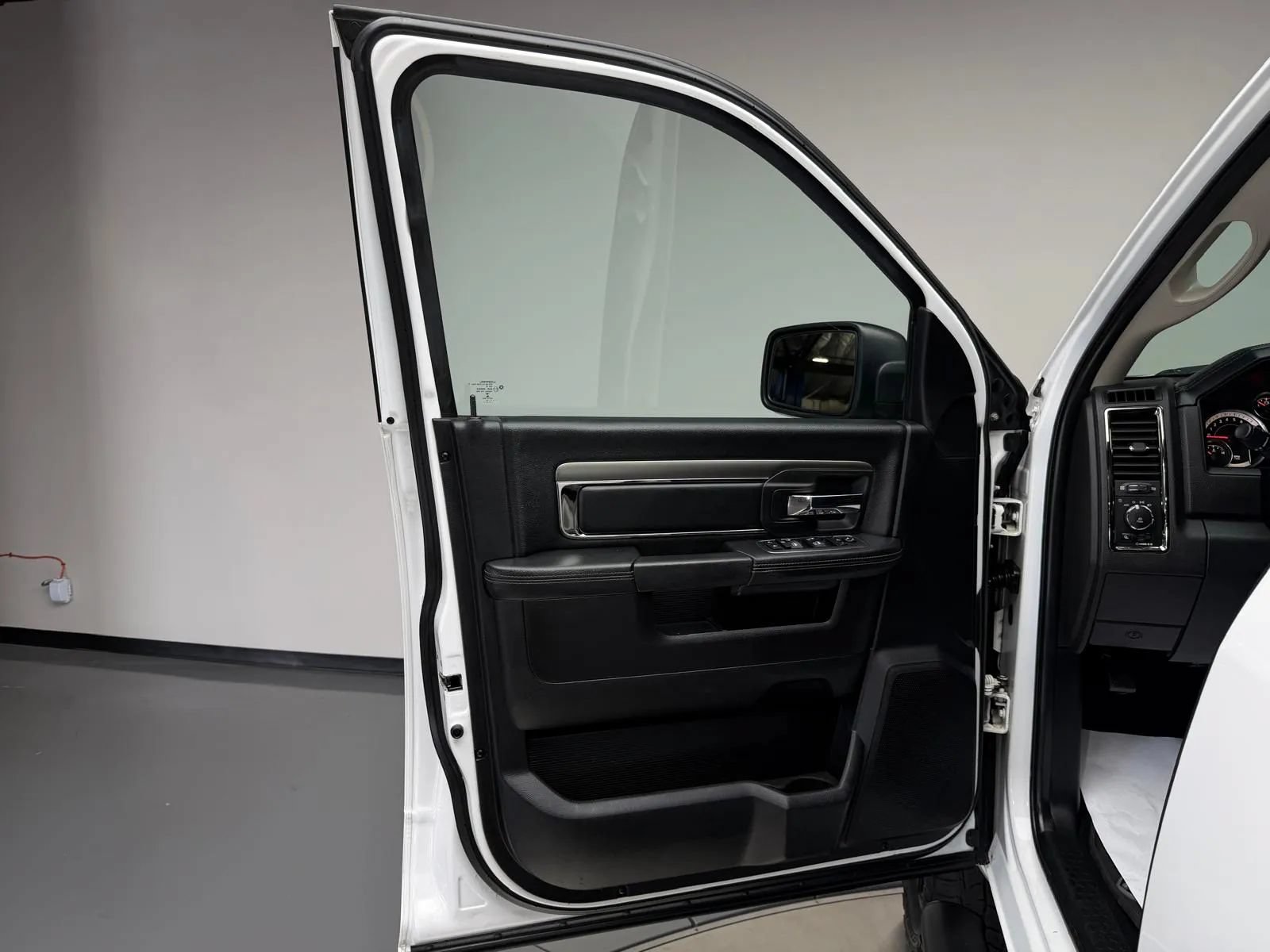 Used 2018 RAM 2500 Big Horn w/ Sport Appearance Group AWD/4WD image 22