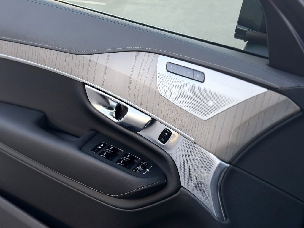 Used 2025 Volvo XC90 T8 Ultra w/ Lounge Package image 21