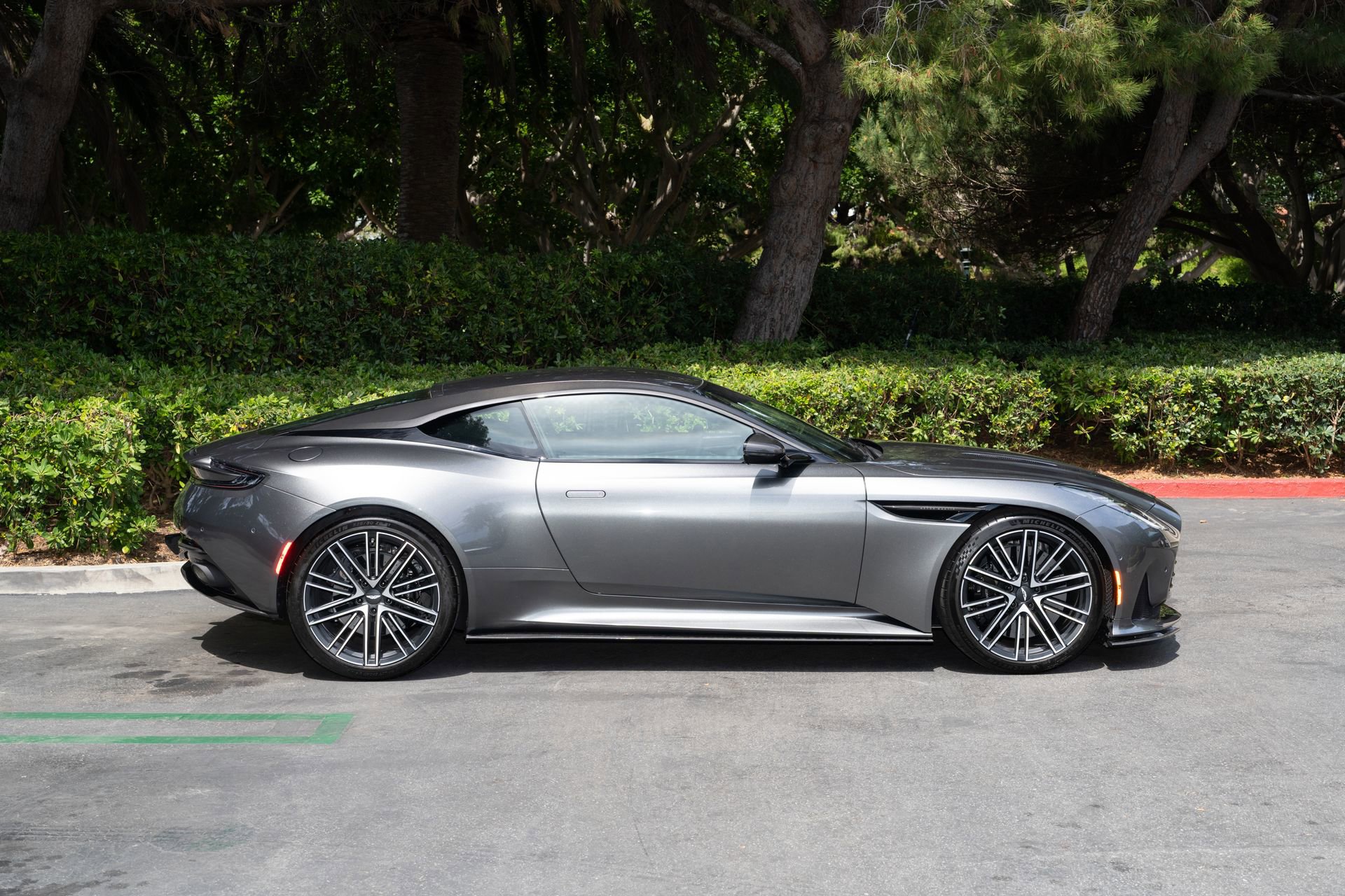 Used 2024 Aston Martin DB12 Coupe RWD image 25