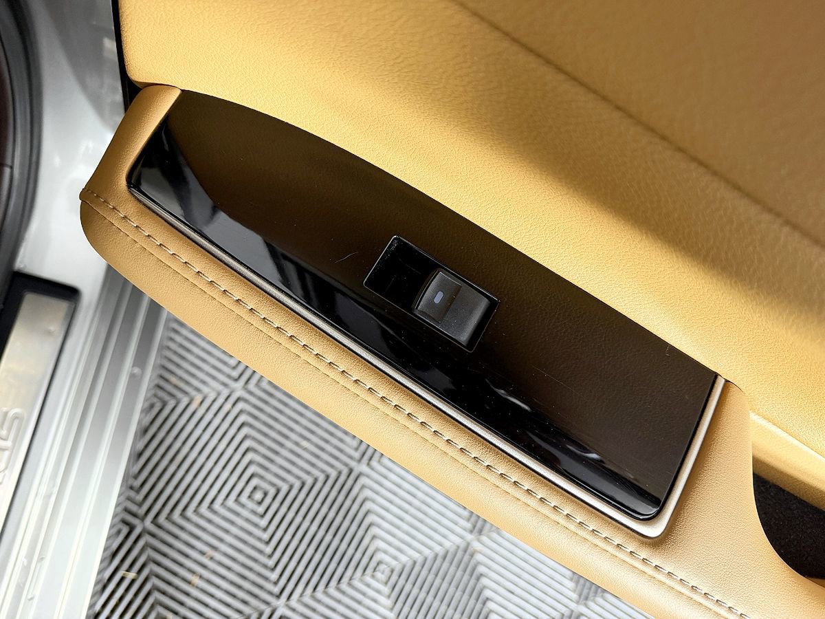 Used 2016 Lexus ES 350 w/ Navigation System Package image 40