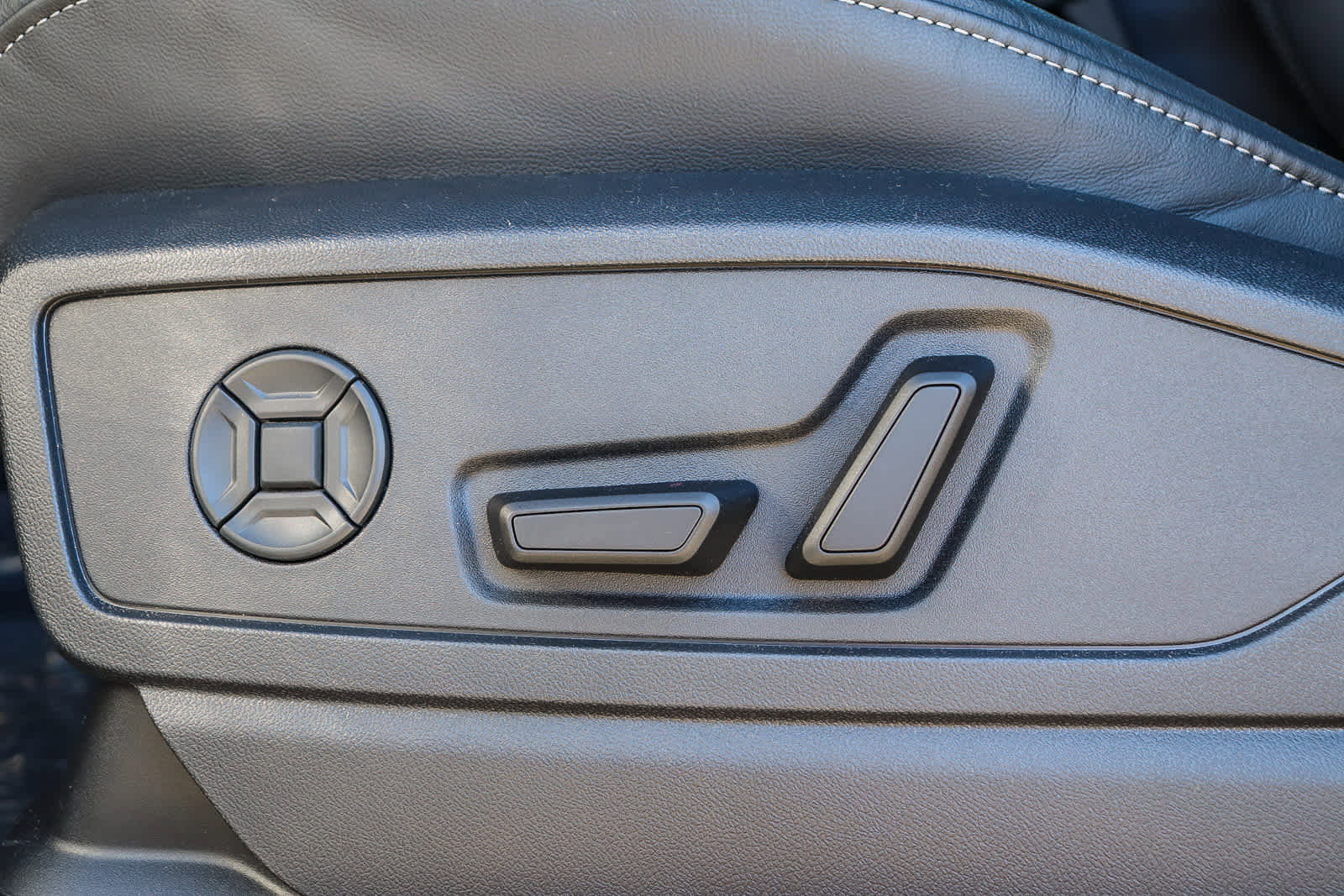 New 2025 Audi SQ5 Premium Plus image 25