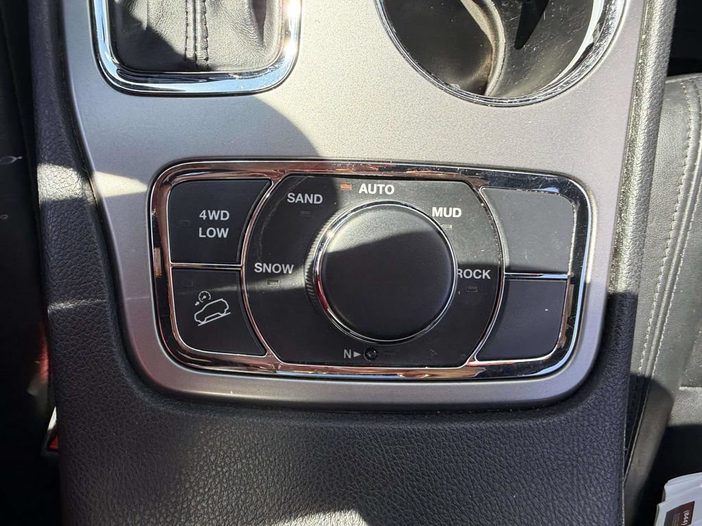 Used 2020 Jeep Grand Cherokee Limited AWD/4WD image 28