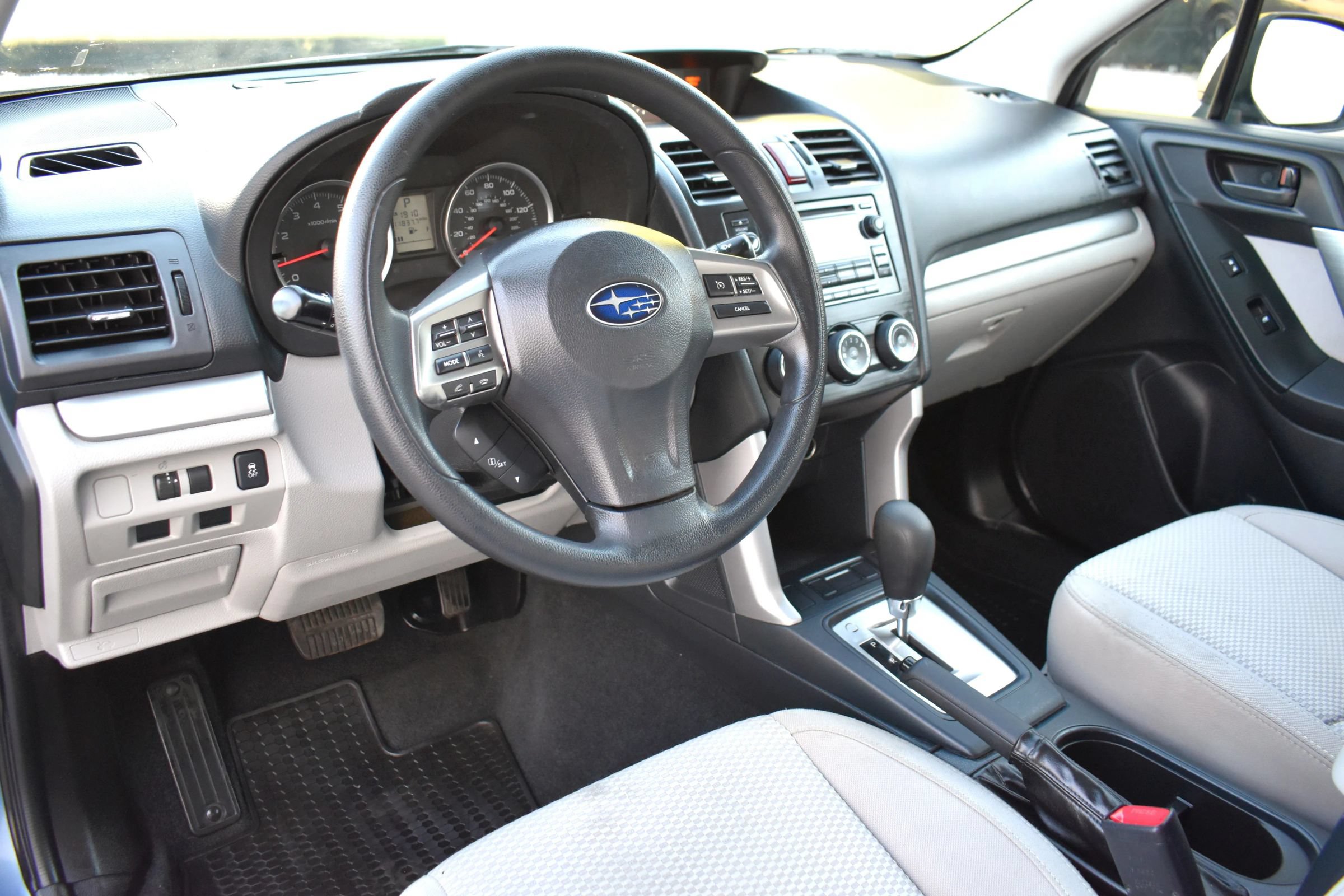 Used 2015 Subaru Forester 2.5i w/ Alloy Wheel Package AWD/4WD image 3