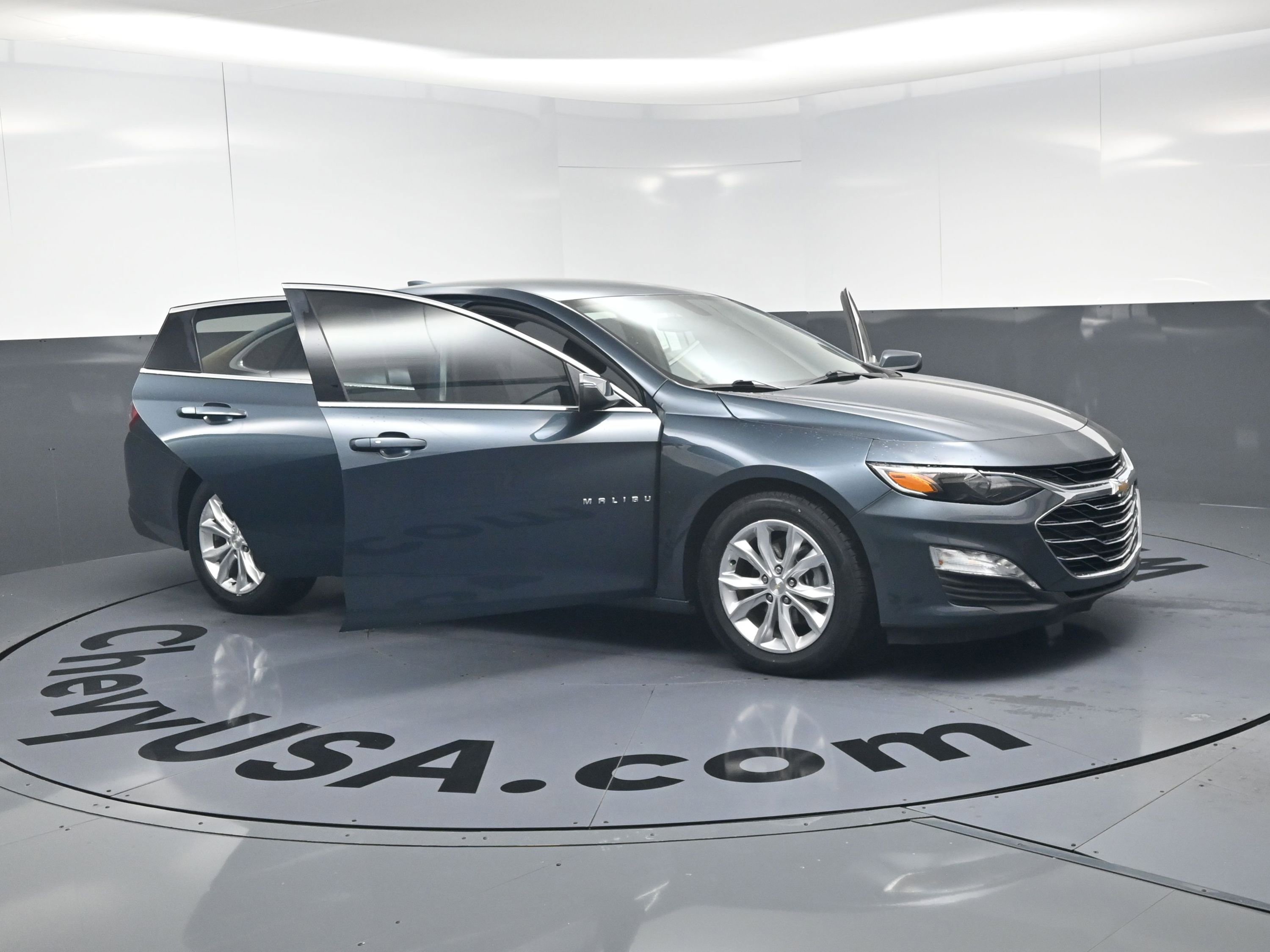 Used 2019 Chevrolet Malibu LT FWD image 24