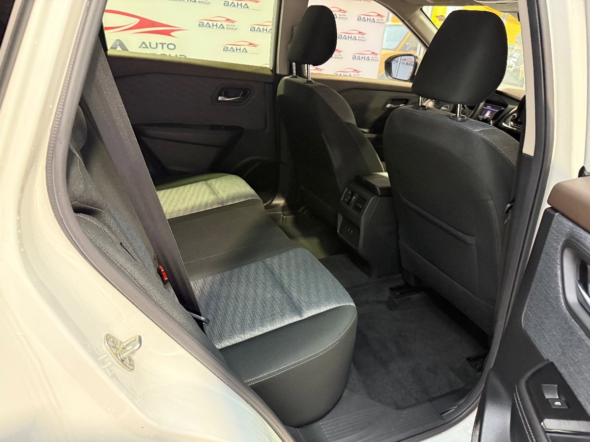Used 2023 Nissan Rogue SV image 46