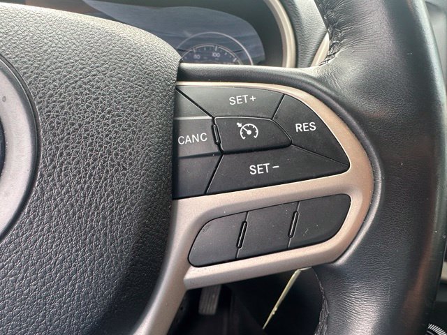 Used 2017 Jeep Cherokee Sport FWD image 16