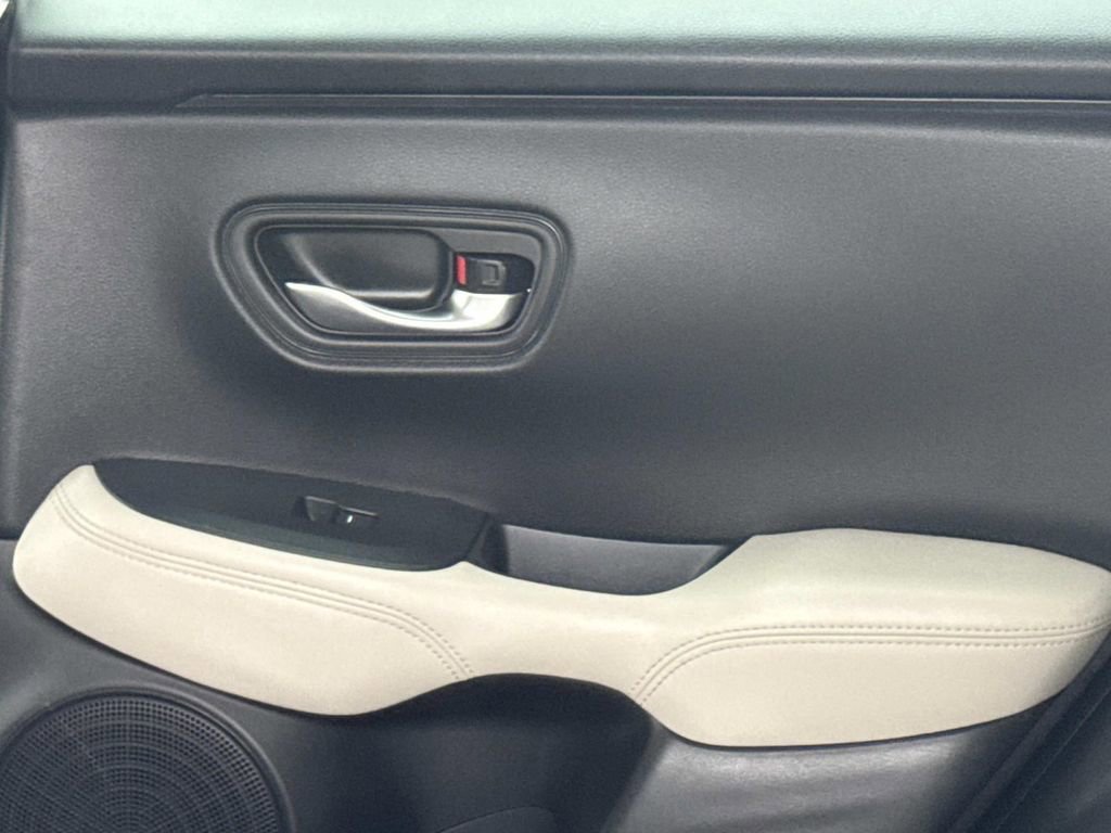 Used 2023 Honda HR-V LX image 14