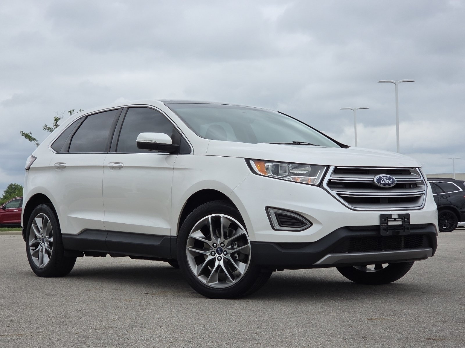 Used 2015 Ford Edge Titanium w/ Equipment Group 301A AWD/4WD image 2