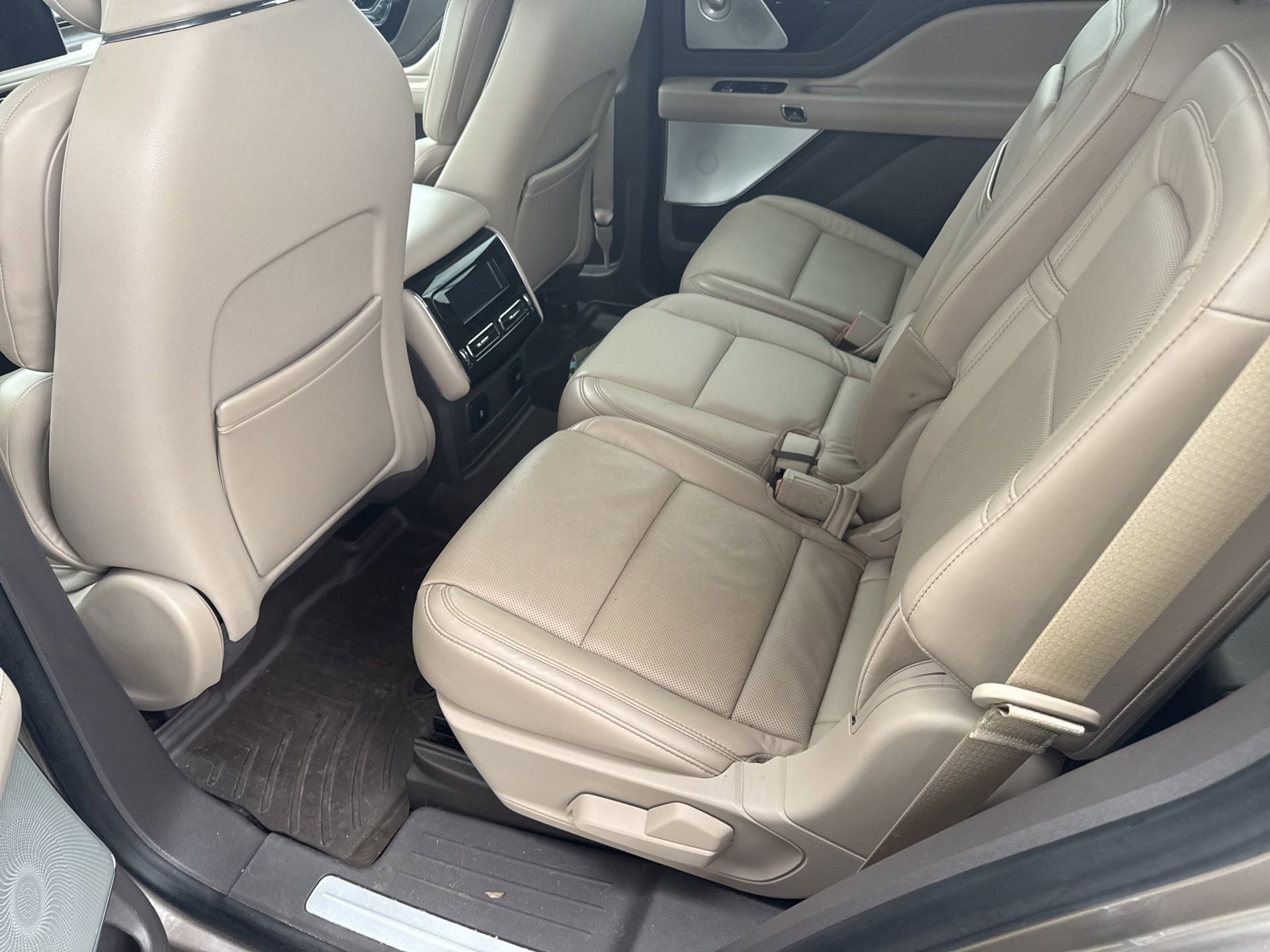 Used 2021 Lincoln Aviator Reserve w/ Equipment Group 202A image 11