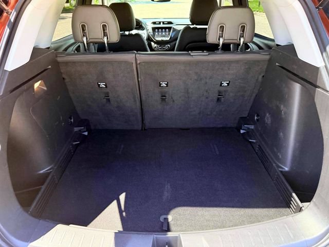 Used 2021 Chevrolet TrailBlazer LT w/ Premium Seating Package FWD image 11